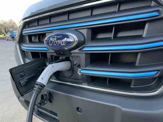 Ford beginnt mit der Produktion seines neuen vollelektrischen Transporters E Transit