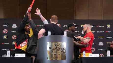 Ex UFC Wildman ueberrascht den „Btch Gegner mit einem gewalttaetigen Medienaufruf VIDEO —