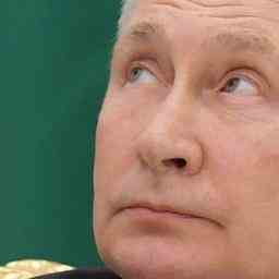 HLN Putin glaubt dass er sich mit der Geschichte