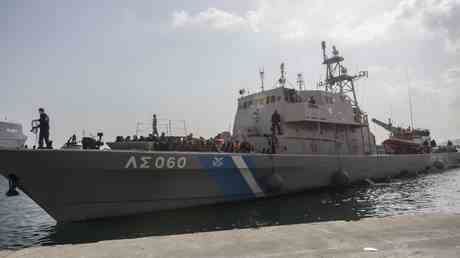 Kuestenwache gibt Warnschuesse auf tuerkisches Fischerboot ab – griechische Beamte