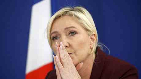 Le Pen setzt Praesidentschaftskandidatur aus — World