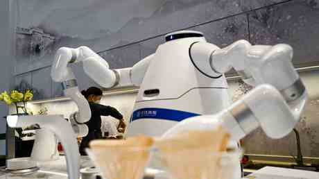 Menschen werden zu emotional an Roboterkollegen gebunden – Studie —