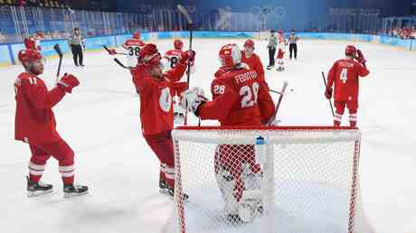 Russische Eishockeystars kaempfen an Daenen vorbei — Sport