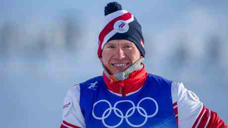 Skiheld fuehrt Team bei Olympia Abschlusszeremonie nach Rekordspielen fuer Russen —