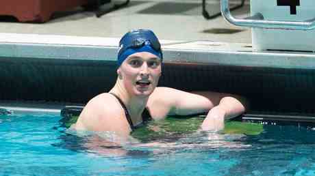 Transgender Schwimmerin bricht Rekord als „Rennen um den zweiten Platz —