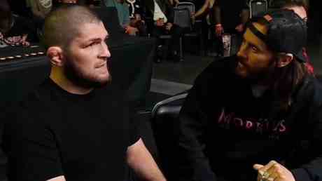 UFC Fans waren fasziniert als Khabib tief im Gespraech mit Jared