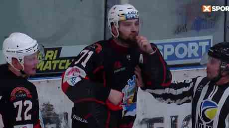 Ukrainischer Eishockeyspieler erhaelt 1 Jahres Verbot wegen Missbrauchs des schwarzen Donbass Stars VIDEO