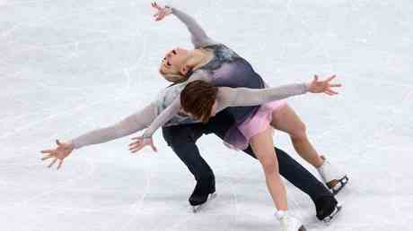 „Schoene russische Paar Eiskunstlaeuferinnen holen Silber bei Olympia — Sport