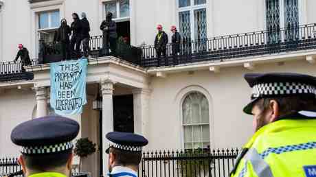 Acht Festnahmen wegen Protests in Villa in Verbindung mit russischem