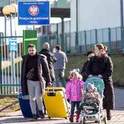 Amsterdam und Ter Apel nehmen die ersten ukrainischen Fluechtlinge auf