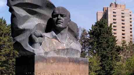 Deutsche Politiker wollen Hitlers Feind ein Denkmal verkaufen um Geld