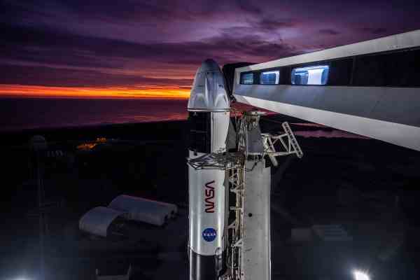 Die NASA verlaengert den kommerziellen Crew Vertrag von SpaceX um drei