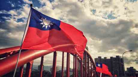 Die USA beschuldigen China Taiwan zu „wuergen — World