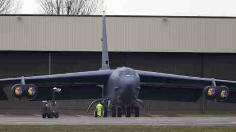 Die USA fliegen strategische Bomber ueber die Ostflanke der NATO