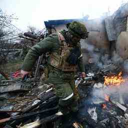 Die Ukraine will auslaendisches Geld aufbringen um den Krieg zu