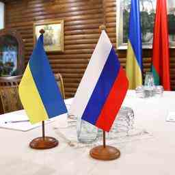 Die Verhandlungsfuehrer der Ukraine und Russlands arbeiten an einem 15 Punkte Friedensplan