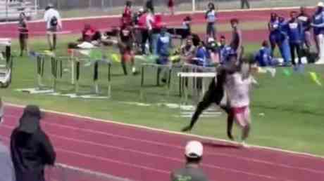 High School Laeufer verpruegelt Rivalen waehrend des Rennens brutal VIDEO – Sport