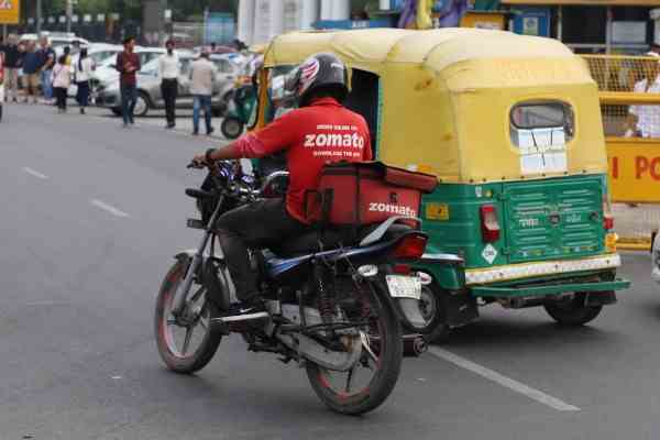 Indiens Zomato liefert Essen in 10 Minuten als weltweite Premiere