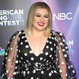 Kelly Clarkson aendert offiziell den Namen in Kelly Brianne