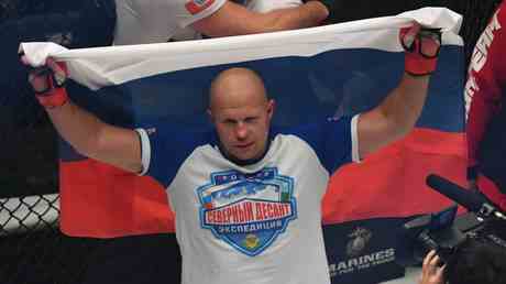 MMA Chef ruft zum Ruhestandskampf der Russin Emelianenko auf dem Roten