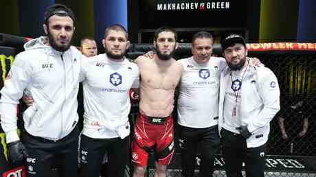 Makhachev UFC Titelschuss verschoben nachdem behauptet wurde er habe einen kurzfristigen