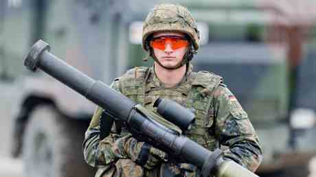 Neue Waffenlieferungen in die Ukraine angekuendigt — World