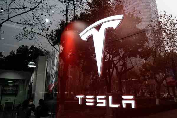 Tesla schliesst Shanghai Gigafactory fuer zwei Tage da Covid Faelle in