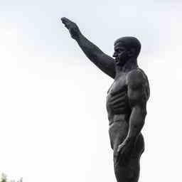 Umstrittene Statue aus Olympiastadion entfernt