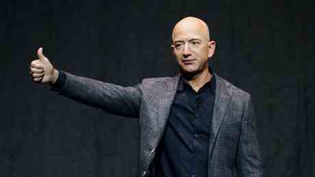 Bezos wirft „China Frage zu Musks Twitter Deal auf — World