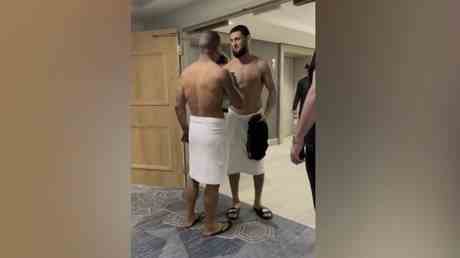 Chimaev fordert den UFC Rivalen Burns zu einem „nackten Kampf im