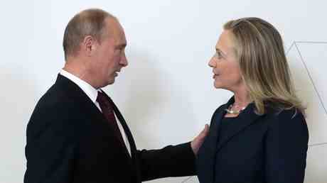 Clinton will Putin bestrafen — World