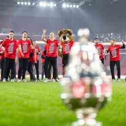 Der PSV feiert im eigenen Philips Stadion mit knapp 20000 Anhaengern