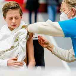 Fast kein Elternteil entscheidet sich dafuer einem Kind eine Corona Impfung