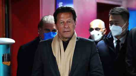 Gestuerzter pakistanischer Premierminister enthuellt Kampf gegen „auslaendische Verschwoerung — World