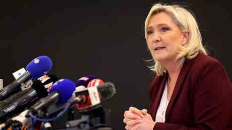 Marine Le Pen versucht einen Block zwischen Russland und China