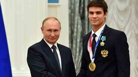 Putin kommentiert nachdem der Olympiastar fuer die Teilnahme an einem