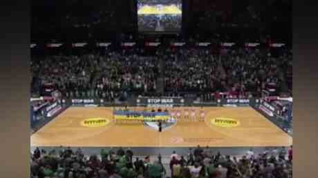 Serbisches Basketballteam erklaert Stupser der ukrainischen Flagge — Sport