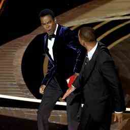 Will Smith schlaegt den Komiker Chris Rock bei den Oscars