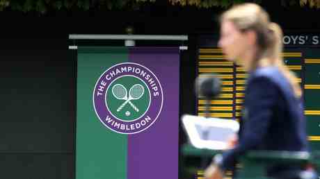 Wimbledon Bosse versuchen zu erklaeren warum sie Russen verboten haben VIDEO