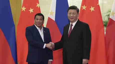 Xi und Duterte geben Erklaerung zu umstrittener Wasserstrasse ab —