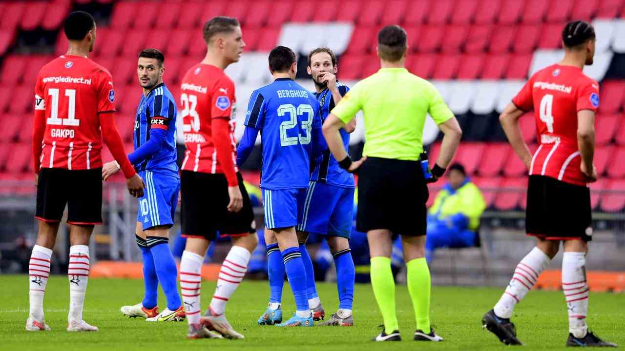 Das Tor von Noussair Mazraoui bleibt bestehen und Ajax gewinnt gegen den PSV.