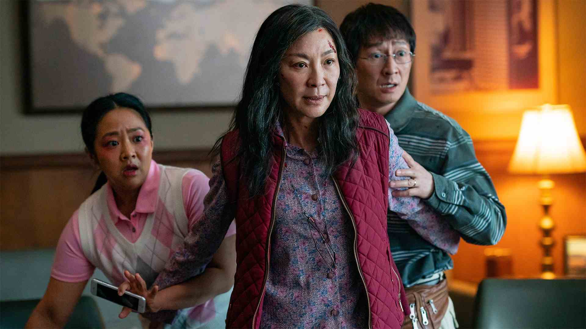 Alles, überall und auf einmal findet seinen Sinn in der Multiversum-Lebenswertfamilie Dan Kwan und Daniel Scheinert Michelle Yeoh