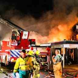 30 Menschen durch Grossbrand in Rotterdamer Wohnhaus evakuiert JETZT