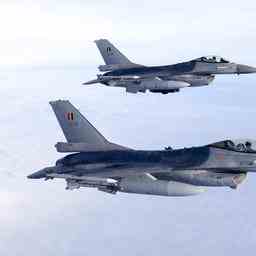 Belgisches F 16 Abfangflugzeug ueber den Niederlanden nach Bombendrohung JETZT