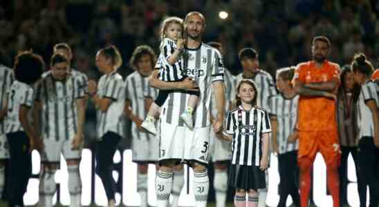Chiellini winkt dem Juventus Publikum nach siebzehn Jahren zu Ich gehe