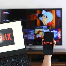 Das Teilen des Netflix Kontos mit Freunden kann bereits Ende 2022