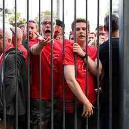 Das franzoesische Kabinett rechnet mit einer UEFA Entschaedigung fuer Fans die