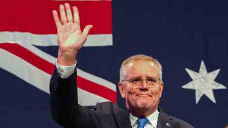 Der australische Premierminister raeumt ein als Labour die Macht uebernimmt