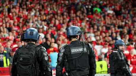 Der franzoesische Sportminister macht Liverpool fuer das UCL Fanchaos verantwortlich —
