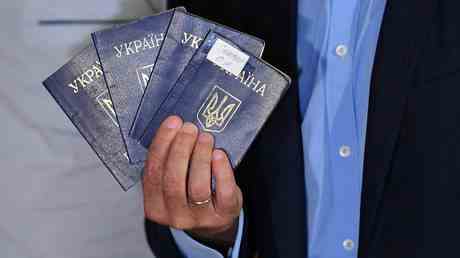 Die Ukraine erwaegt ein Gesetz um Menschen die Staatsbuergerschaft zu